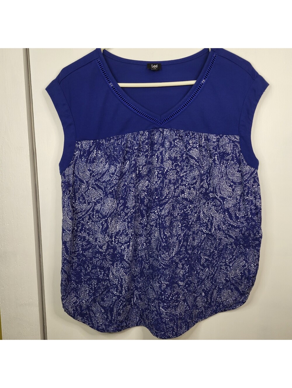 Lee sleeveless blouse SM blue paisley pattern and decorative neckline detailing